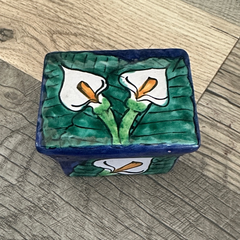 Vintage hand painted lily jewelry storage